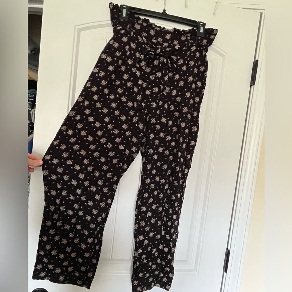 Paper bag floral silhouette black and tan tie waist pant